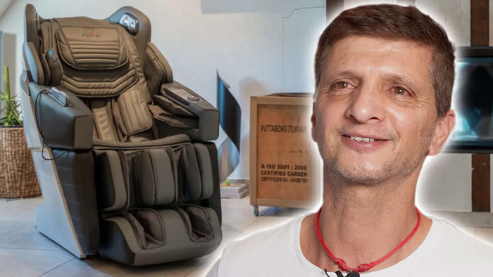 Casada AlphaSonic III Massagesessel neben Kachelofen